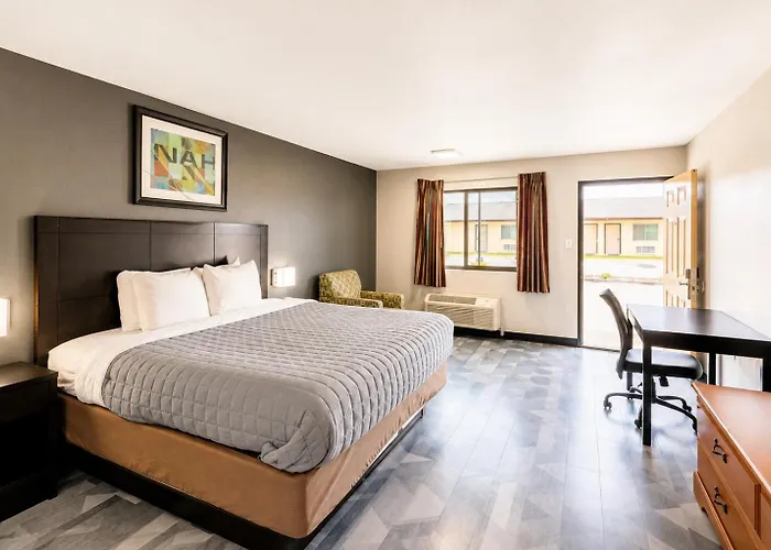 Freer Executive Inn And Studios